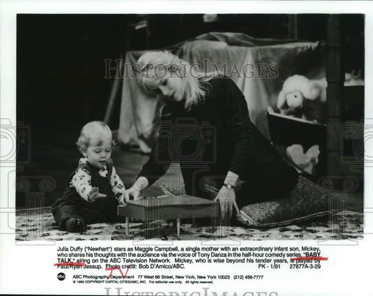 1990 Press Photo Julia Duffy and young co star in a scene from "Baby Talk"- Historic Images