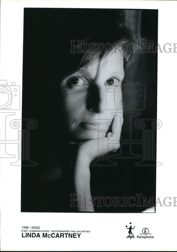 1998 Press Photo Linda McCartney, musician - lrp49766- Historic Images