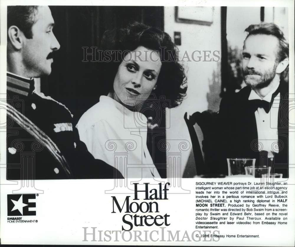 1988 Press Photo Sigourney Weaver and co stars in &quot;Half Moon Street&quot; - lrp55370- Historic Images