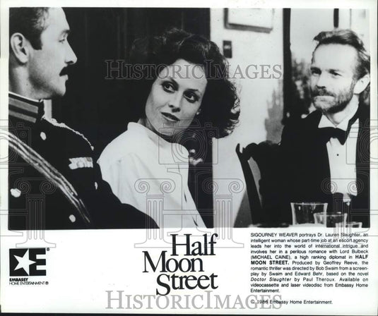 1988 Press Photo Sigourney Weaver and co stars in "Half Moon Street" - lrp55370- Historic Images