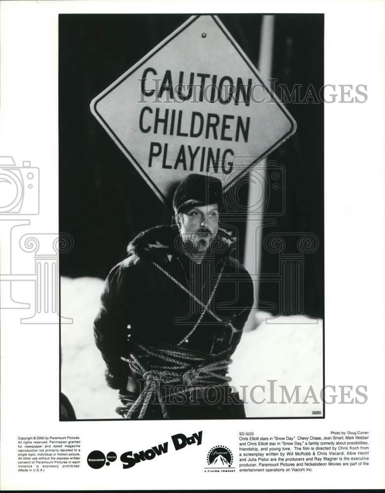 2000 Press Photo Chris Elliott stars in the family comedy &quot;Snow Day&quot; - lrp59648- Historic Images