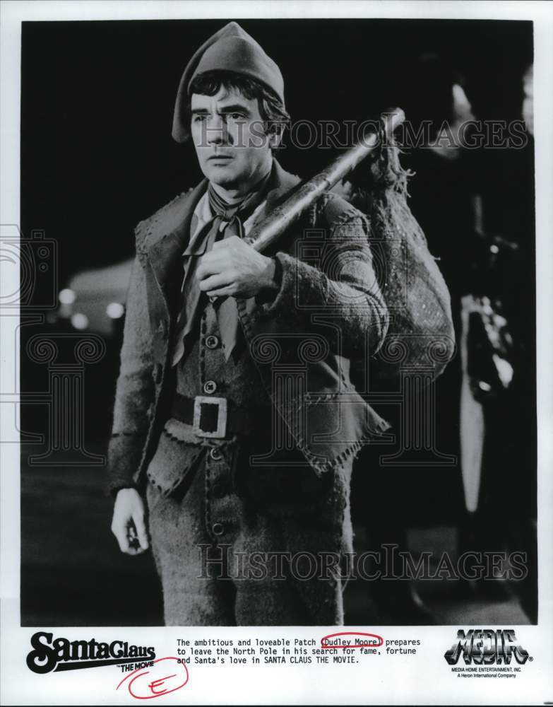 1987 Press Photo Actor Dudley Moore in a scene from &quot;Santa Claus: The Movie&quot;- Historic Images