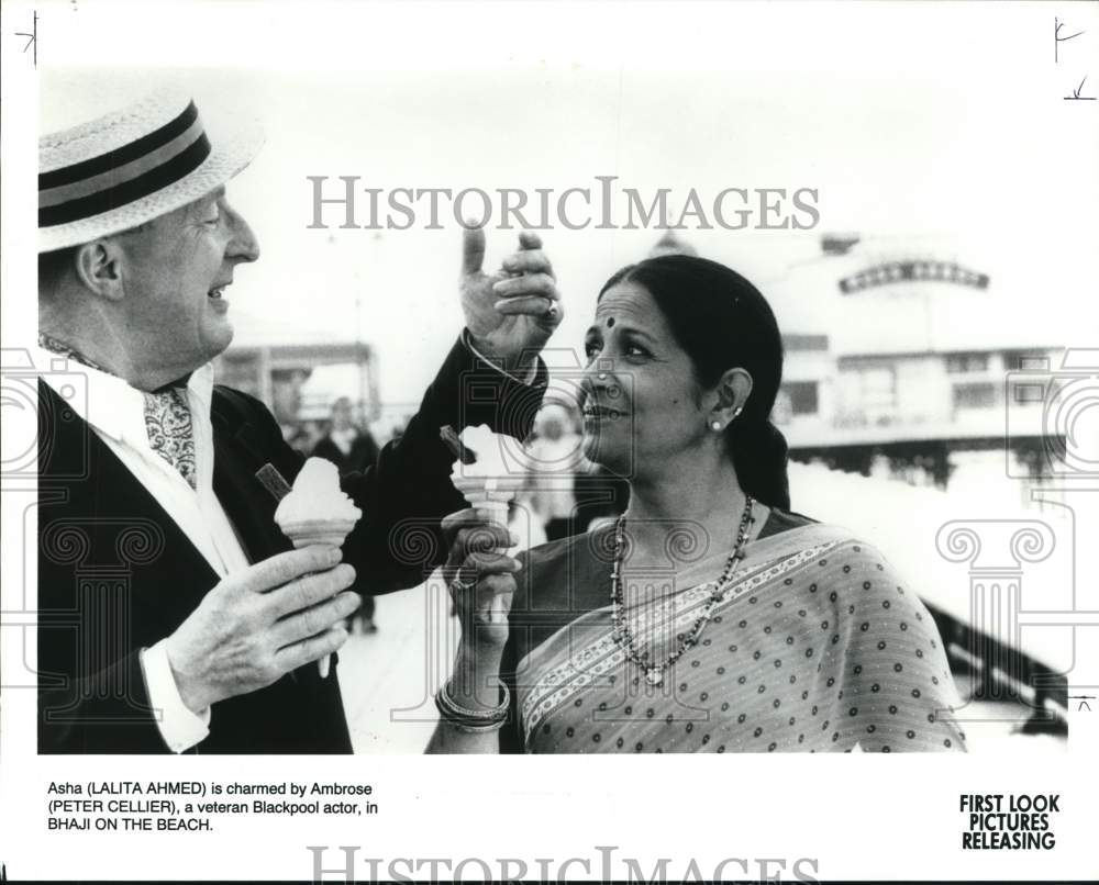 Press Photo Lalita Ahmed &amp; Peter Cellier starring in &quot;Bhaji on the Beach&quot;- Historic Images