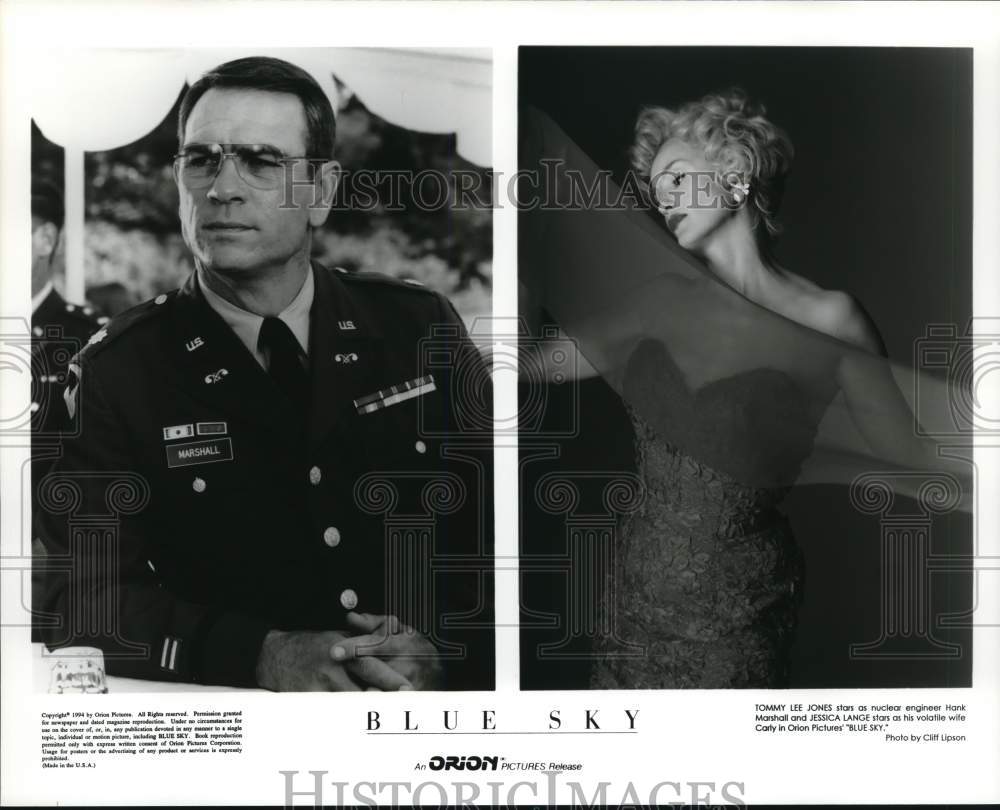1994 Press Photo Tommy Lee Jones and Jessica Lange star in "Blue Sky."- Historic Images