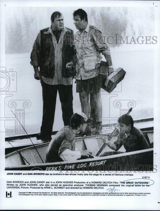 1988 Press Photo John Candy and Dan Aykroyd star in "The Great Outdoors."- Historic Images