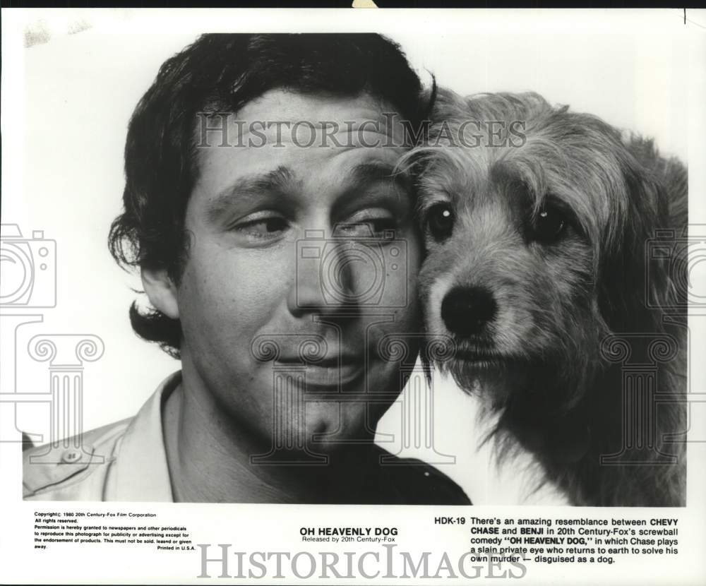 1980 Press Photo Chevy Chase &amp; Benji in &quot;Oh Heavenly Dog&quot; Movie - lrp67198- Historic Images