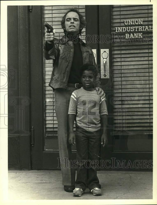 1980 Press Photo Michael Cavanaugh & Gary Coleman in "Diff'rent Strokes"- Historic Images