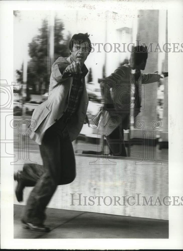 1978 Press Photo Actor Robert Urich on &quot;Vega$&quot; ABC Series - lrp68887- Historic Images