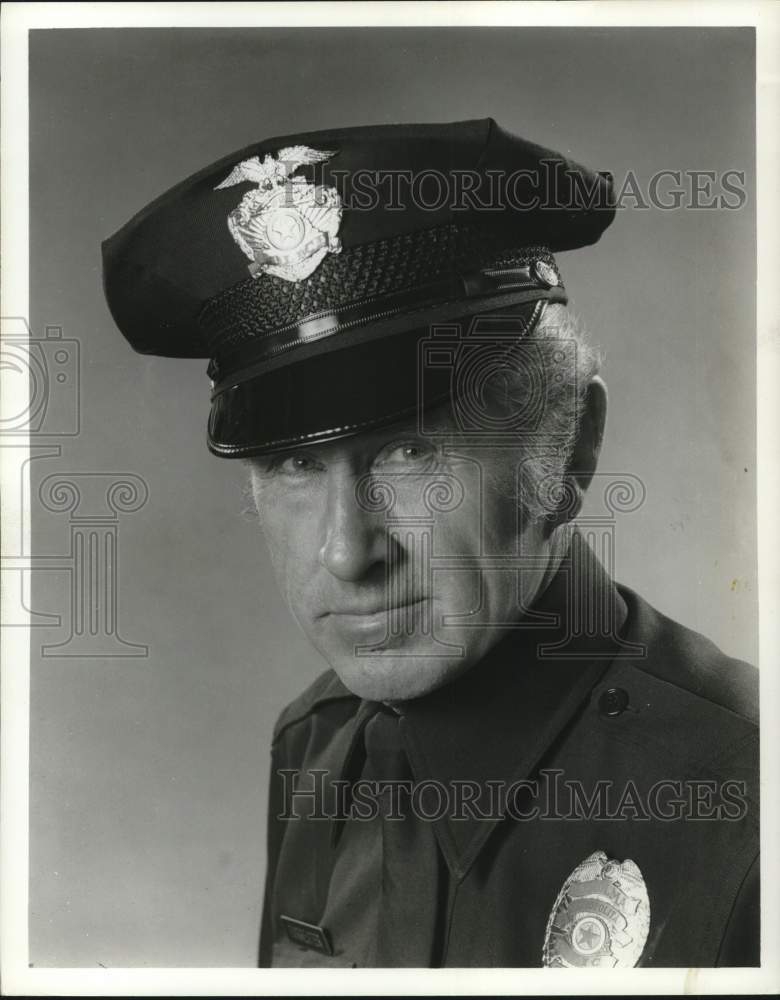 1976 Press Photo Actor Lloyd Bridges as Police Officer - lrp75999- Historic Images