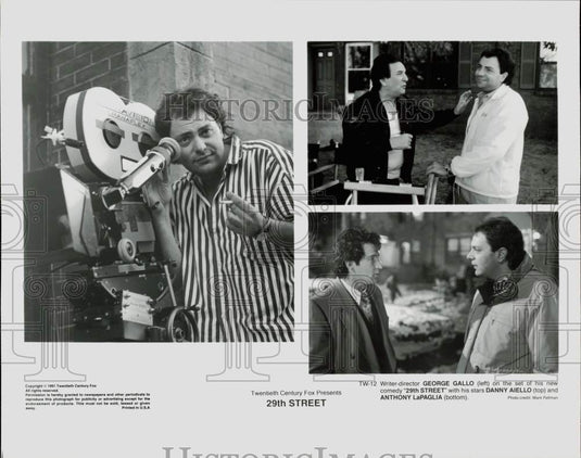 1991 Press Photo Director George Gallo & Stars on "29th Street" Movie Set- Historic Images
