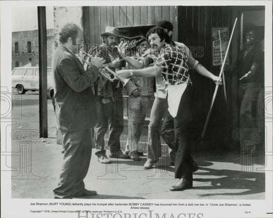 1978 Press Photo Actors Burt Young, Bobby Cassidy in "Uncle Joe Shannon" Movie- Historic Images