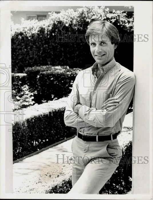 1980 Press Photo Mark Pinter in "Secrets Of Midland Heights" TV series- Historic Images