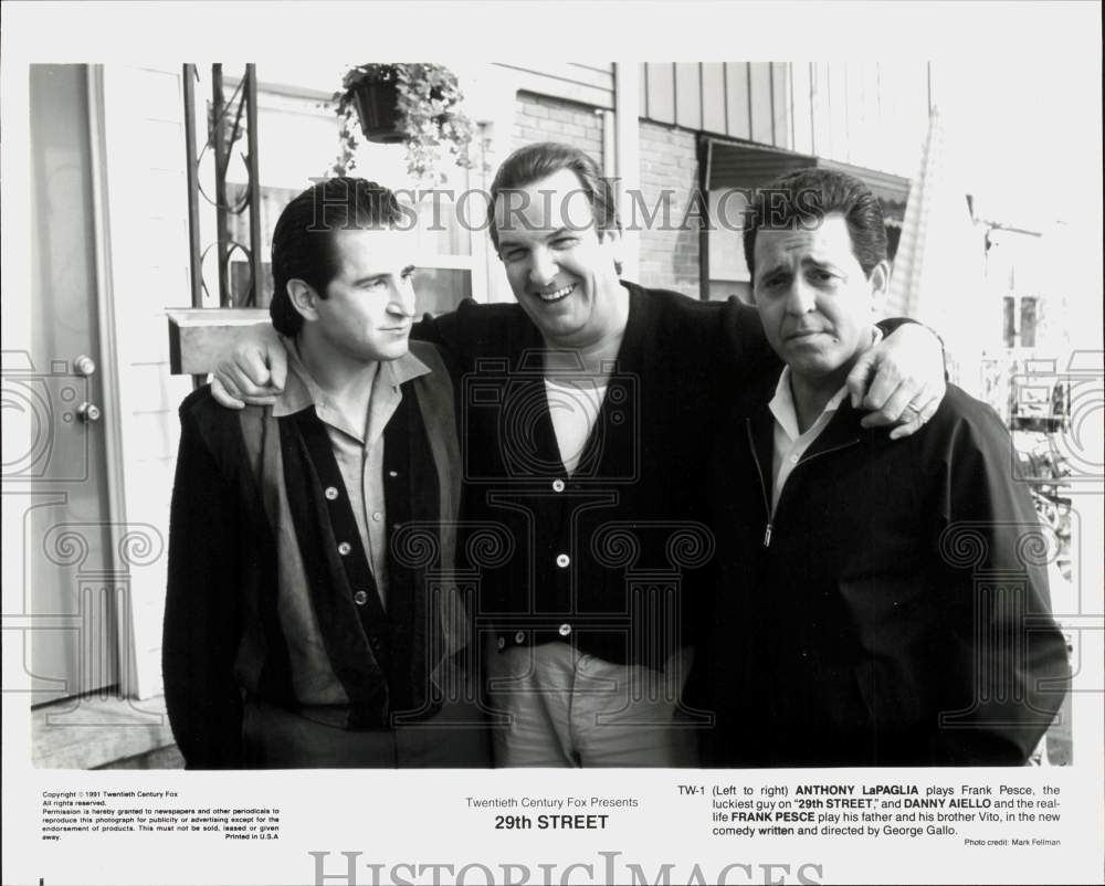 1991 Press Photo Anthony LaPaglia, Danny Aiello, Frank Pesce in &quot;29th Street&quot;- Historic Images