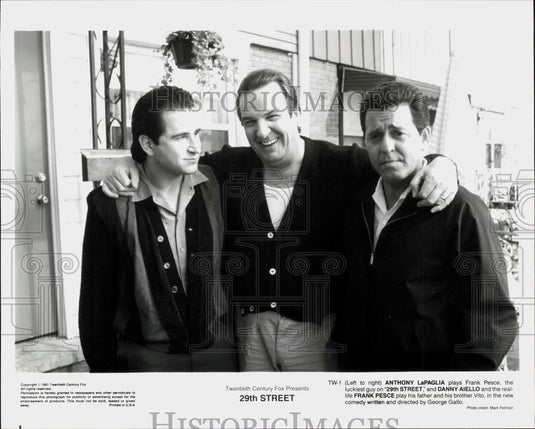 1991 Press Photo Anthony LaPaglia, Danny Aiello, Frank Pesce in "29th Street"- Historic Images