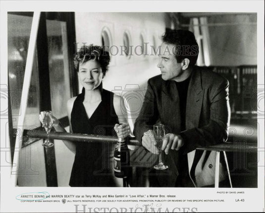 1994 Press Photo Actors Annette Bening and Warren Beatty in "Love Affair"- Historic Images