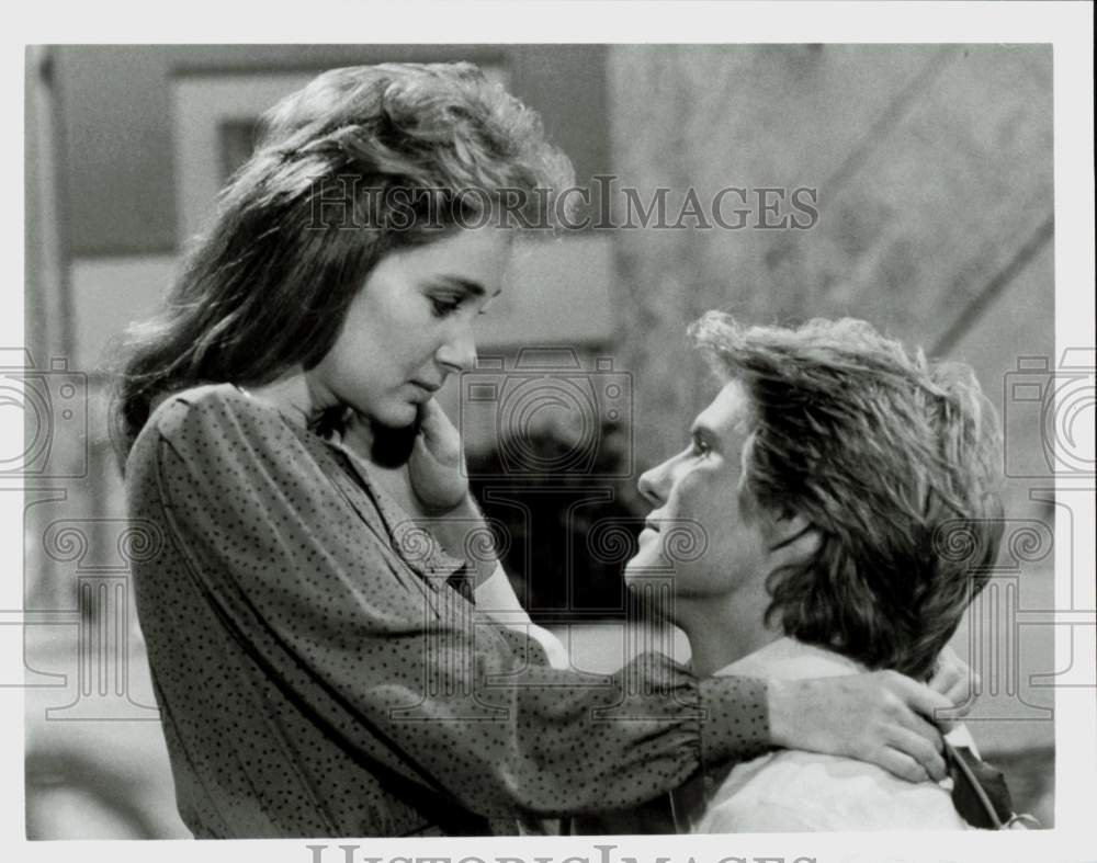 Press Photo Actors Pamela Bellwood, Jack Coleman in TV Scene - lrp96714- Historic Images