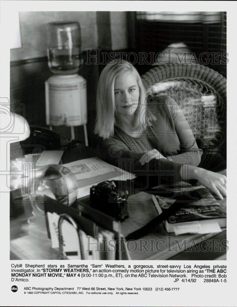 1992 Press Photo Actress Cybill Shepherd in &quot;Stormy Weathers&quot; Movie - lrp96817- Historic Images