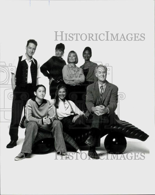 Press Photo "3rd Rock from the Sun" TV Show Cast Members - lrp97427- Historic Images