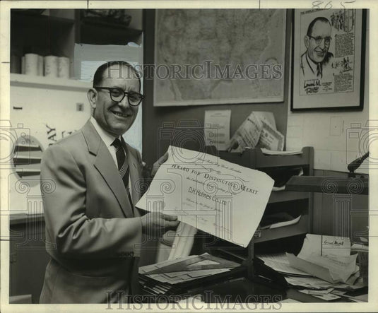 1954 Press Photo Leonard Pons Wins 1st Prize in "Best Easter Window" Competition- Historic Images