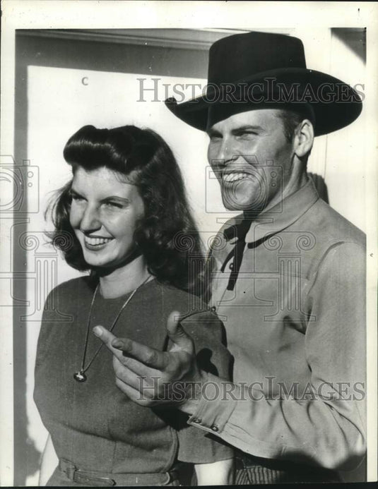 1941 Press Photo Johnny Kimbrough & Barbara Golding in Hollywood - lrs08935- Historic Images