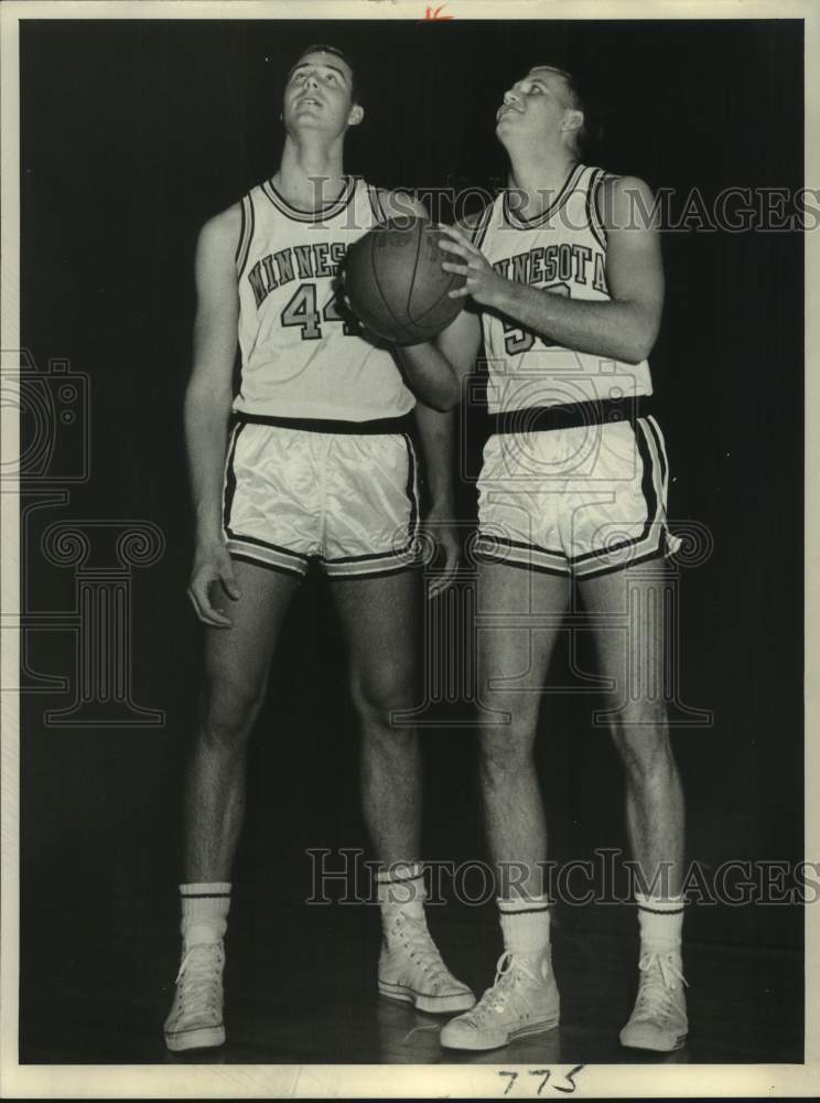 1965 Press Photo Tom Kondla and Paul Presthus, Minnesota Basketball players- Historic Images