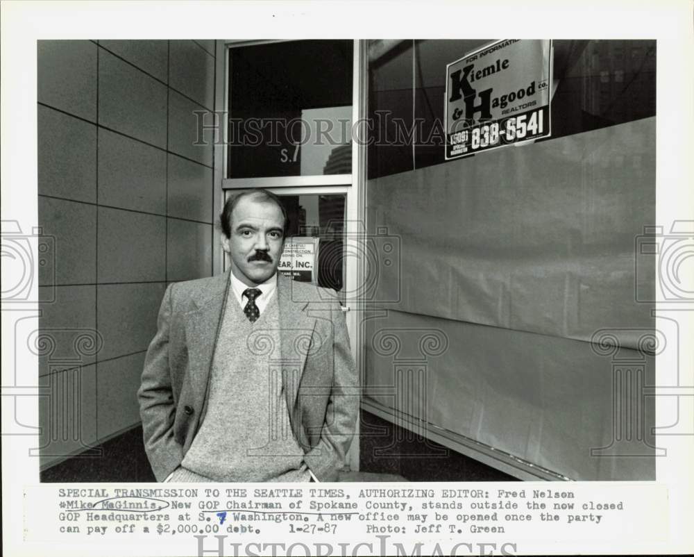 1987 Press Photo Spokane County GOP chairman Mike McGinnis at headquarters- Historic Images