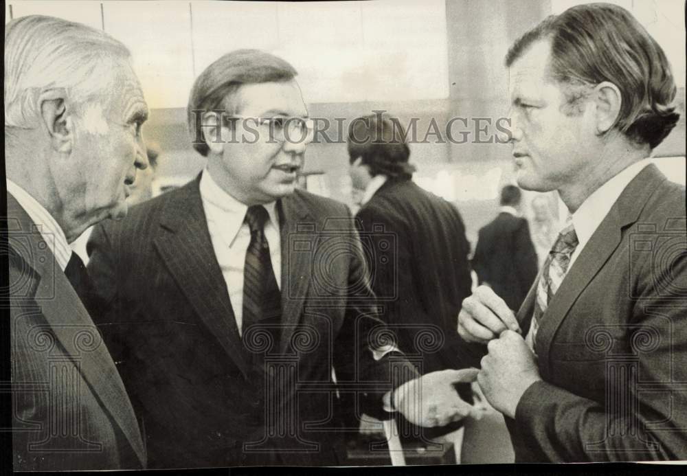 1973 Press Photo Politicians at Kansas City International Airport - lrs23910- Historic Images