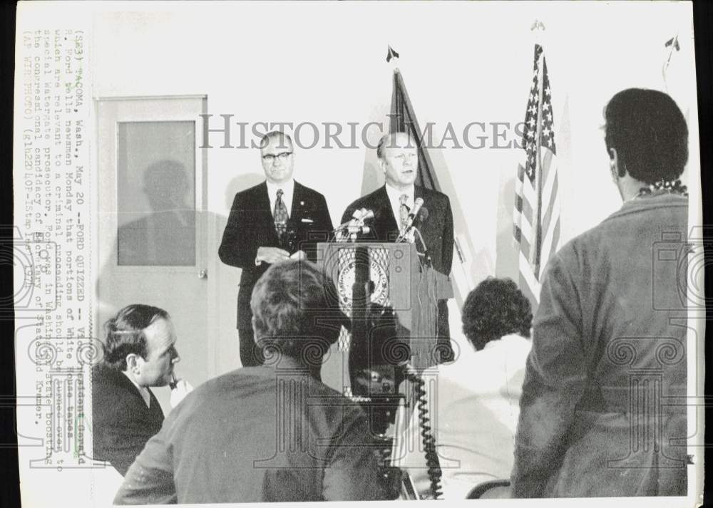 1974 Press Photo VP Gerald Ford Talks White House Tapes with Press, Tacoma, WA- Historic Images