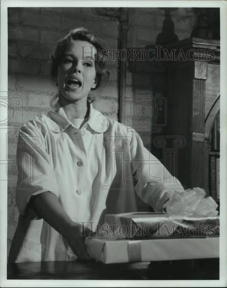 1967 Press Photo Sandy Dennis in a scene from &quot;Sweet November&quot;- Historic Images