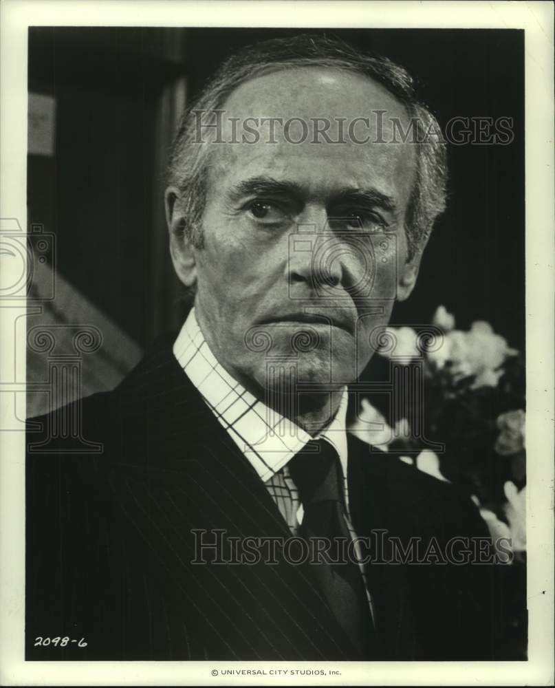 1977 Press Photo Henry Fonda as Simon Davenport in &quot;Rollercoaster&quot;- Historic Images