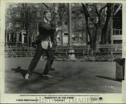 1967 Press Photo Robert Redford in a scene from "Barefoot In The Park"- Historic Images