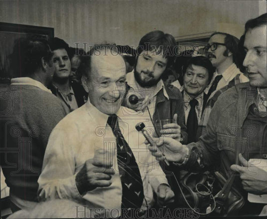 1977 Press Photo Karl Wallenda Speaking to Reporters - lrx02293- Historic Images