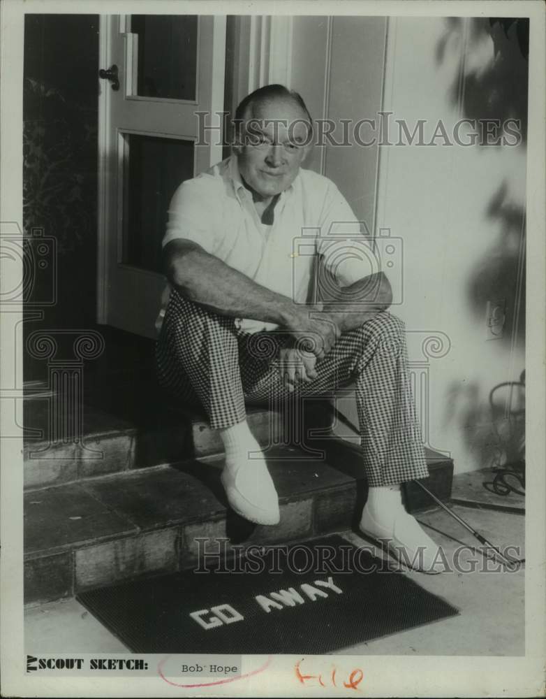 1953 Press Photo Bob Hope shown on is golf outfit - lrx02948- Historic Images