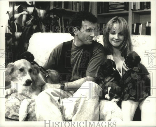 Press Photo Paul Reiser, Helen Hunt star in "Mad About You" - lrx05574- Historic Images
