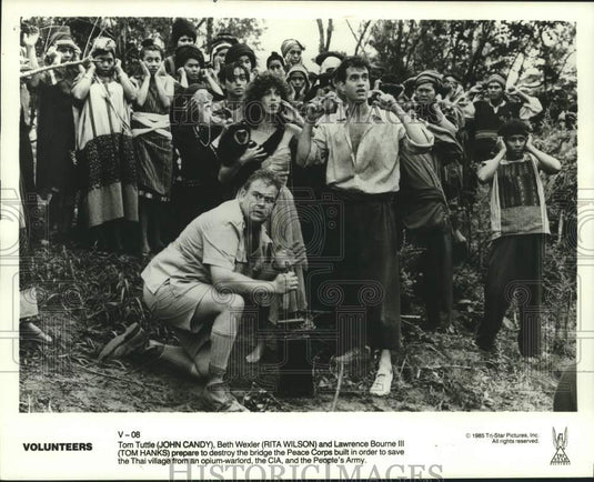 1985 Press Photo John Candy and Others Star in Tri-Star Pictures "Volunteer"- Historic Images