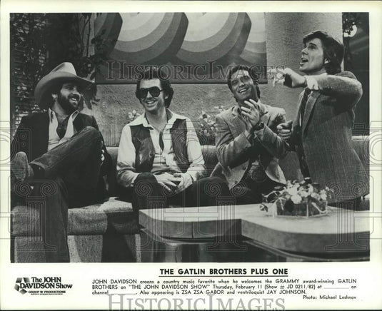 Press Photo John Davidson welcomes the Gatlin Brothers on his show - lrx08441- Historic Images