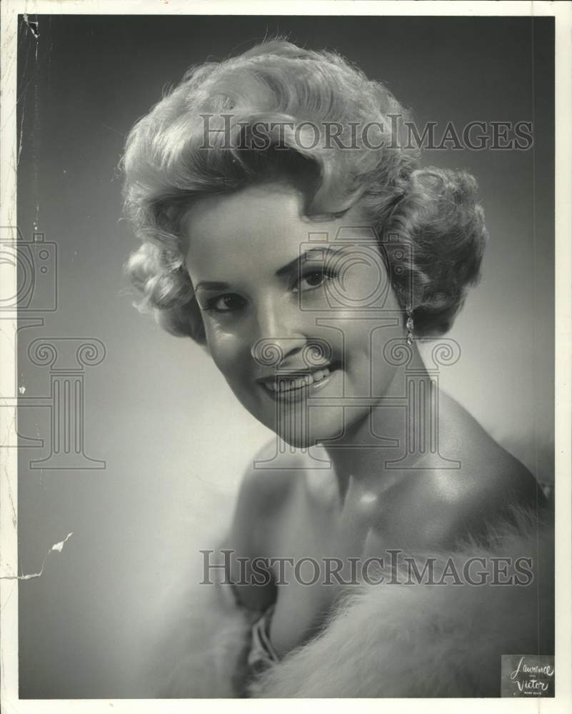 1960 Press Photo Dori Lyn at the opening Beach Club (Fort Sand) Friday- Historic Images