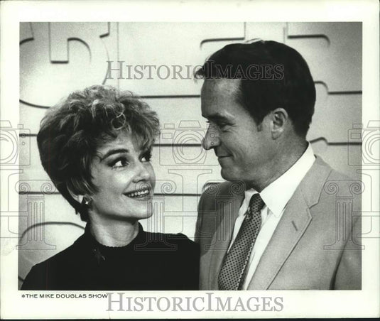 1967 Press Photo Ann Baxter so hosts in "The Mike Douglas Show" - lrx09489- Historic Images