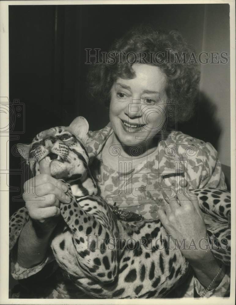 Press Photo Noted screen actress Elsa Lanchester looks nicer in person- Historic Images