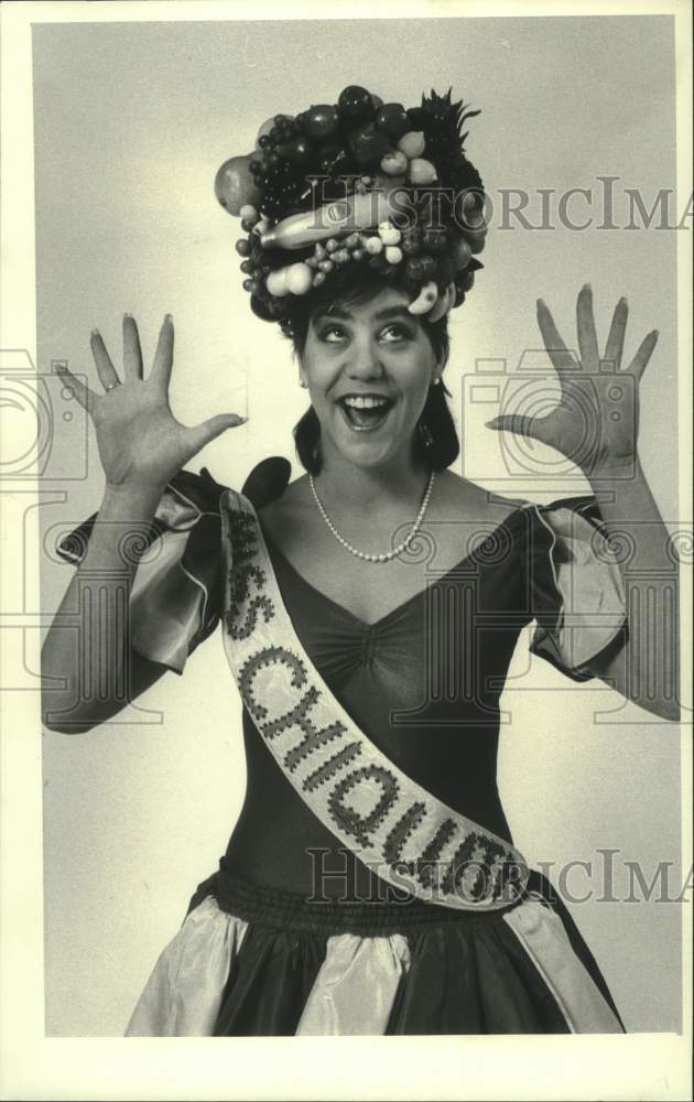 1984 Press Photo Jessica Gibson as Chiquita Banana in a musical play - lrx10628- Historic Images