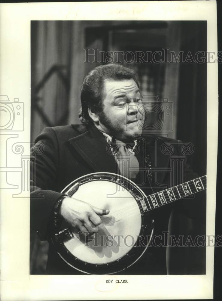 1972 Press Photo Roy Clark Sings on Oral Roberts Special &quot;Country Roads&quot;- Historic Images