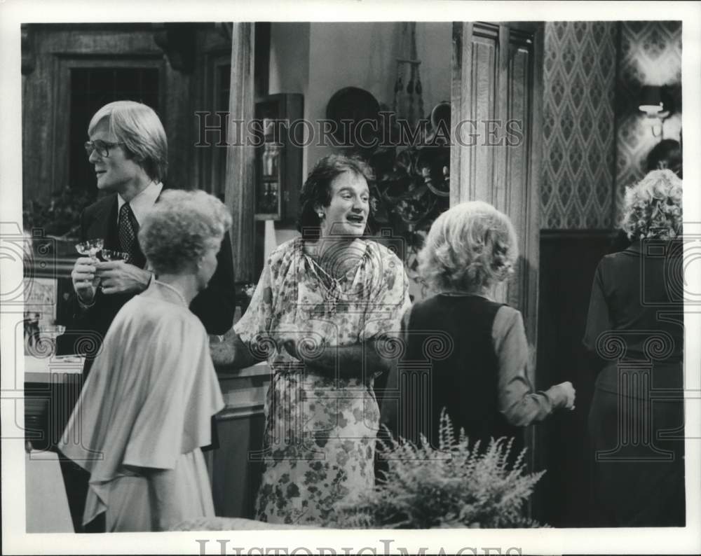 1982 Press Photo Robin Williams and Jim Staahl Co-Star in &quot;Mork and Mindy&quot;- Historic Images