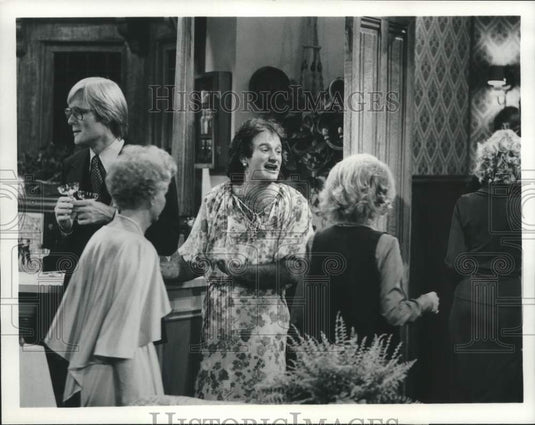 1982 Press Photo Robin Williams and Jim Staahl Co-Star in "Mork and Mindy"- Historic Images