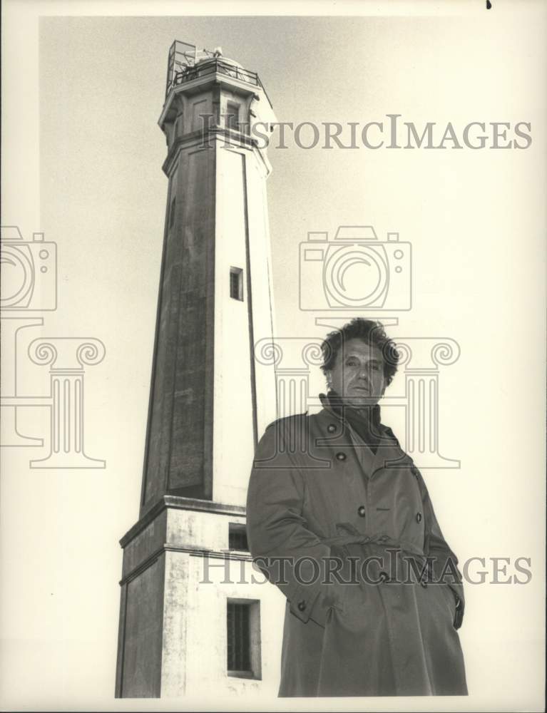 1989 Press Photo Robert Stack hosts the &quot;Unsolved Mystery&quot; - lrx15142- Historic Images