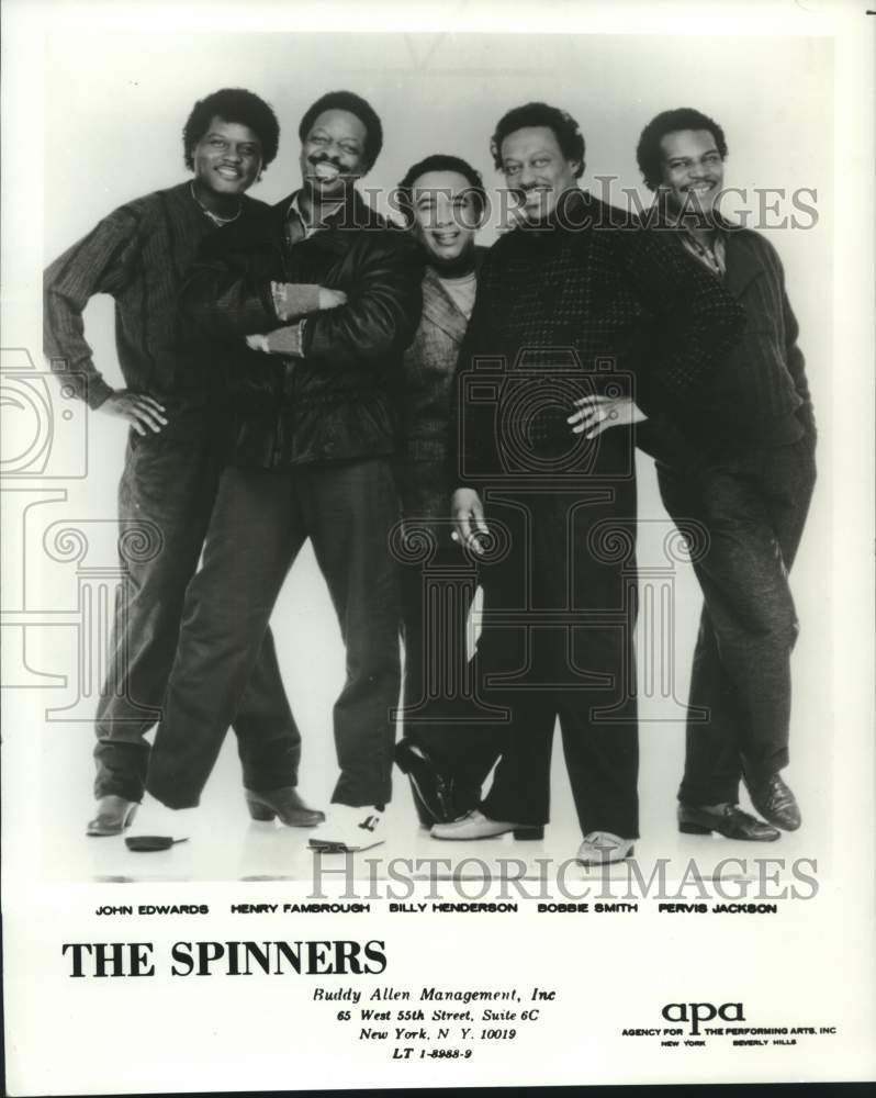 Press Photo The Spinners Vocal Group pose for the photographer - lrx15985- Historic Images