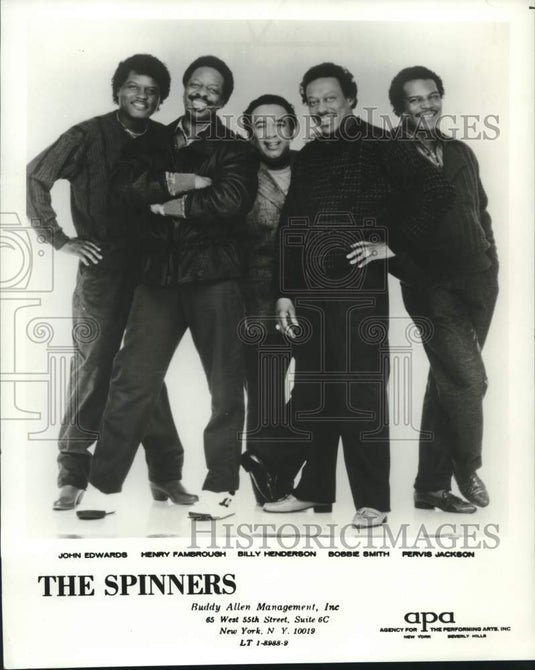 Press Photo The Spinners Vocal Group pose for the photographer - lrx15985- Historic Images