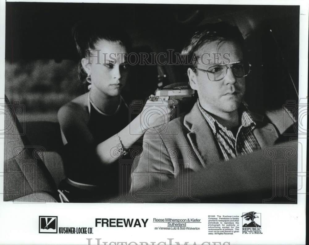 1995 Press Photo Actor Kiefer Sutherland and Reese Witherspoon star in &quot;Freeway&quot;- Historic Images