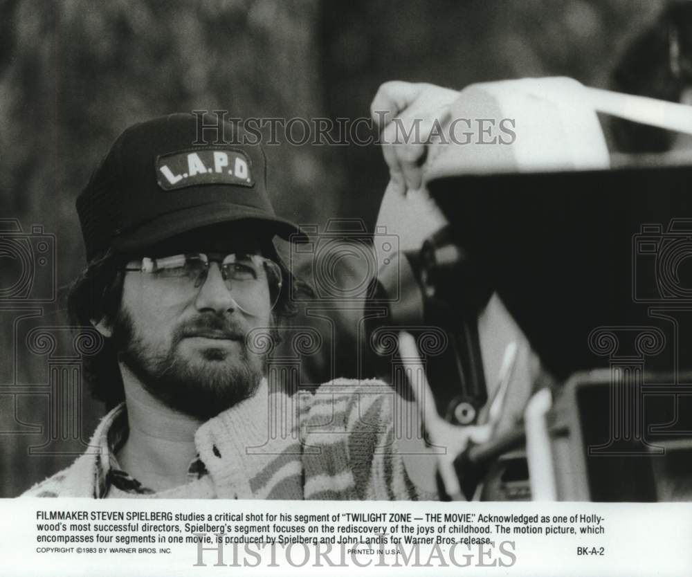 1983 Press Photo Filmmaker Steven Spielberg directs &quot;Twilight Zone The Movie&quot;- Historic Images