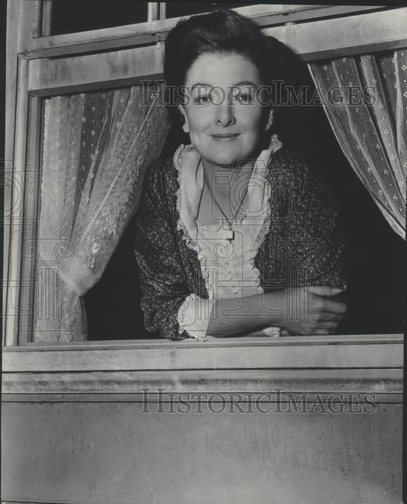 Press Photo Myrna Loy in &quot;Belles On Their Toes,&quot; at Fifth Avenue Theater- Historic Images