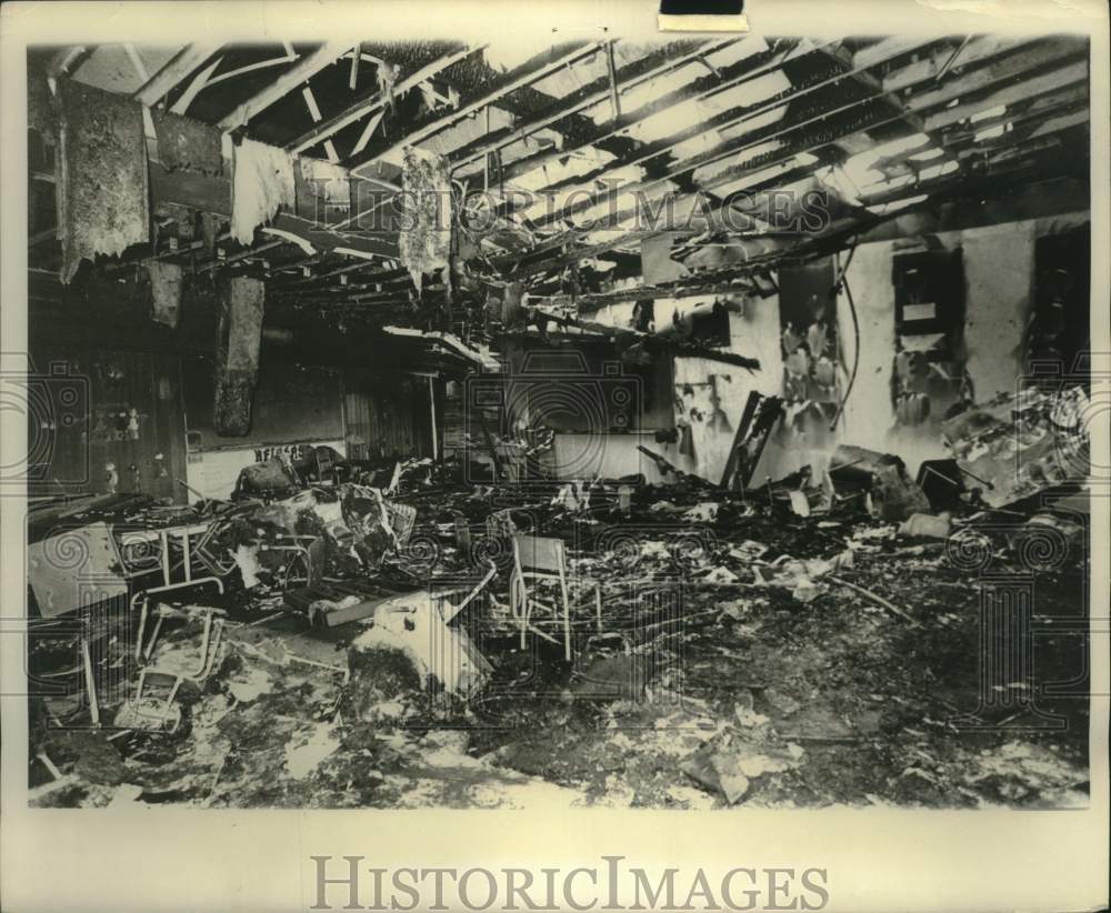 1977 Press Photo Fire Destroys Classroom at Robert Frost Elementary, Kirkland WA- Historic Images